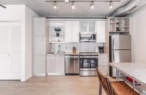 Gateway District Apartment | Skyline 776 - Combined 1-BR & Studio