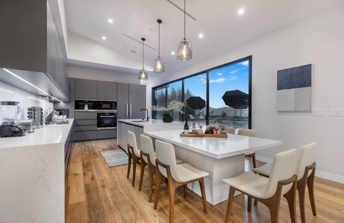 Los Angeles Villa | Skyline Luxury Haven - Modern Contemporary Estate w/Panoramic Views