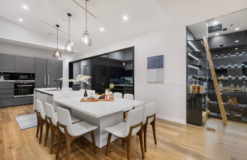 Los Angeles Villa | Skyline Luxury Haven - Modern Contemporary Estate w/Panoramic Views