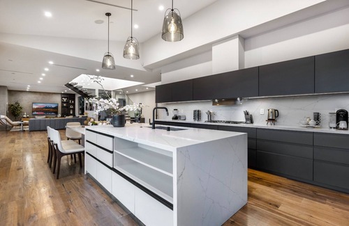 Los Angeles Villa | Skyline Luxury Haven - Modern Contemporary Estate w/Panoramic Views