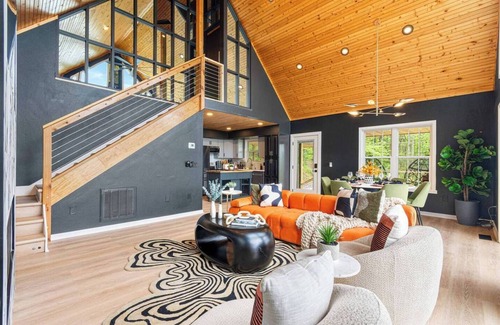 Whittier Cabin | SkyLux by 5 Seasons Homestays