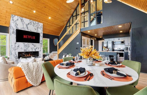 Whittier Cabin | SkyLux by 5 Seasons Homestays