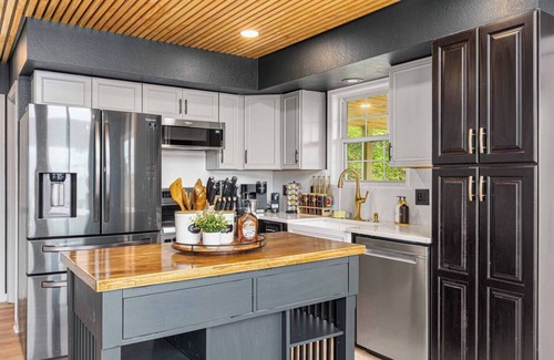 Whittier Cabin | SkyLux by 5 Seasons Homestays