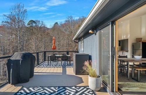 Almond House | Skytop Summit-Hot Tub-Firepit-Big Views