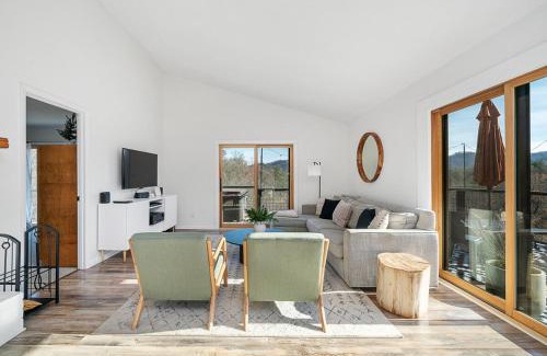 Almond House | Skytop Summit-Hot Tub-Firepit-Big Views