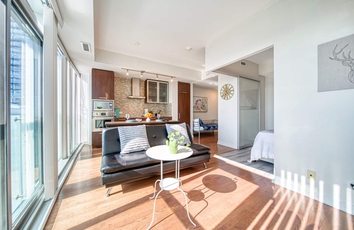 Toronto Entertainment District Apartment | SkyTree Modern Suites