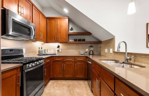 Galindo House | Sleek & Cozy 3-BR Home Near Downtown & 704 Spot!