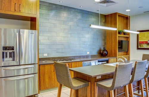 Waller Creek District Apartment | Sleek Downtown Austin 1BR w/Gym, Pool & W/D, nr Rainey St, by Blueground