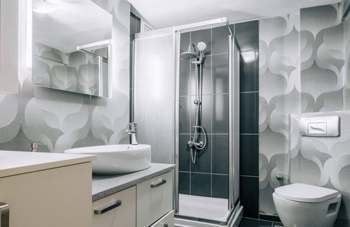 Macka Apartment | Sleek Flat with Backyard in Nisantasi