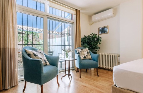 Macka Apartment | Sleek Flat with Backyard in Nisantasi