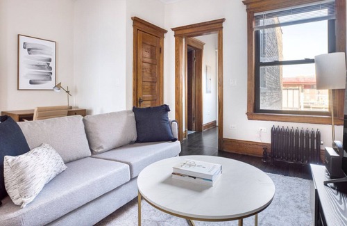 Wrigleyville Apartment | Sleek Lakeview 2BR near Wrigley Field, 1 block to Red Line, by Blueground