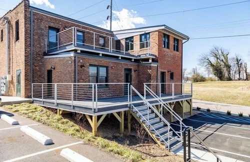 Roanoke Apartment | Sleek loft minutes from downtown