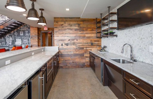 Mount Vernon Triangle Apartment | Sleek Mount Vernon 1BR w/Gym, Roof & W/D, near Metro, by Blueground