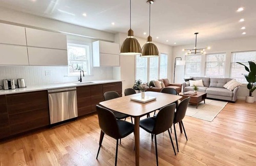 Arlington Apartment | Sleek & Stylish Condo Retreat, 2BA, W/D
