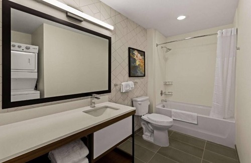 Waco Hotel | Sleek Suite for Guests Seeking Comfort Near Magnolia Market – Few Min