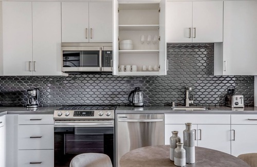 University Heights Apartment | Sleek University Heights 1BR w/Spa & Pool, nr Shops, by Blueground