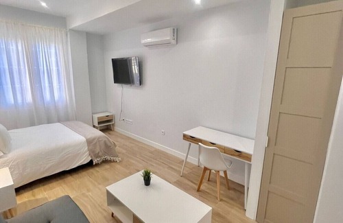 Hortaleza Apartment | Sleek Urban Studio | Near IFEMA