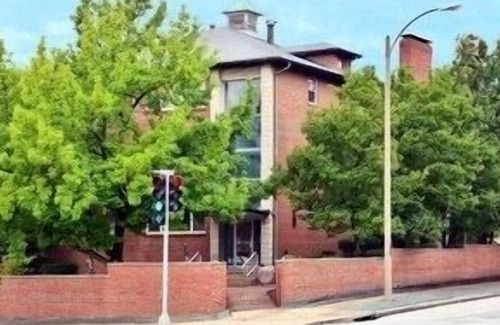 Lindenwood Park Condo | Sleep up to 14 in Massive Centrally Located 3,400 sqft condo
