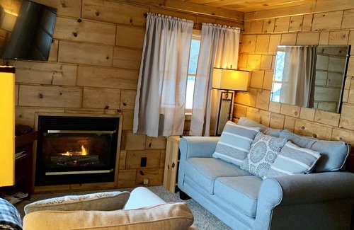 Maple City Cottage | Sleeping Bear Dunes Pet Friendly Cottage on the Lake