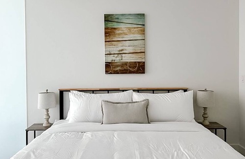 Downtown Kansas City Apartment | Sleepover: Supreme 1BD/1BA + City Views - Downtown KC