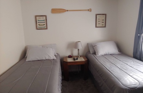 Port Clinton Cabin | Sleeps 1 to 8 Daily or weekly home rental 5 miles from downtown Port Clinton.
