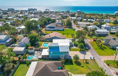 Kiska Beach House | Sleeps 10, 4 bdrm/2bath house, West End PCB, Dogs ok, Golf Cart included