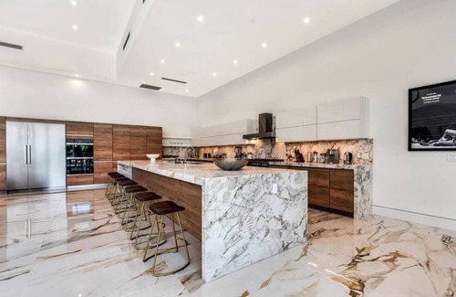 Indio Villa | Sleeps 14 | Pool, Hot Tub & Pickleball | Minutes to Golf | Bravo Villa #5