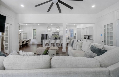 Montgomery Apartment | Sleeps 15 Movie Room Gameroom Free Parking
