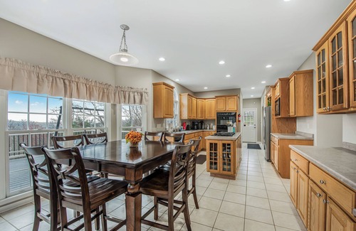 Hendersonville House | Sleeps 15! VIEWS forever, Large Executive Home, Fast Wi-Fi, Hot Tub & Fire Pit