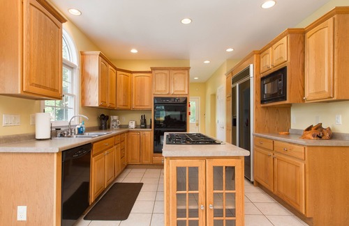 Hendersonville House | Sleeps 15! VIEWS forever, Large Executive Home, Fast Wi-Fi, Hot Tub & Fire Pit