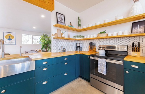 Dripping Springs House | Sleeps 18, Football Fave, Pool, Hot Tub, 2 Fire Pits