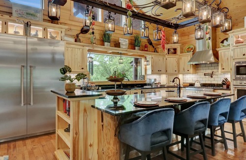 Bismarck Cabin | Sleeps 18 Premium Immersive Experience @ Upscale Luxury LogVilla ~ Hot Springs