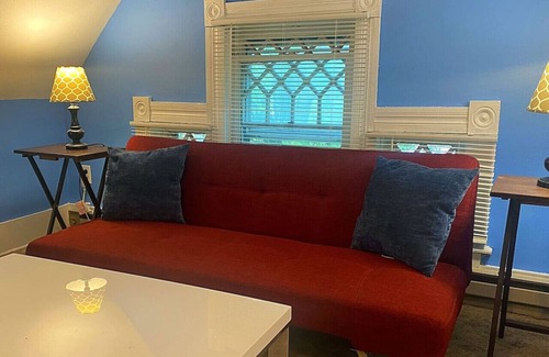 New Castle House | Sleeps 20! 6 Bedrooms w/13 Beds + Parking & WIFI
