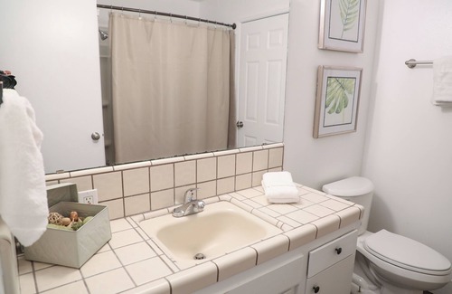Raisin House | Sleeps 20! Near Bulldog Stadium!