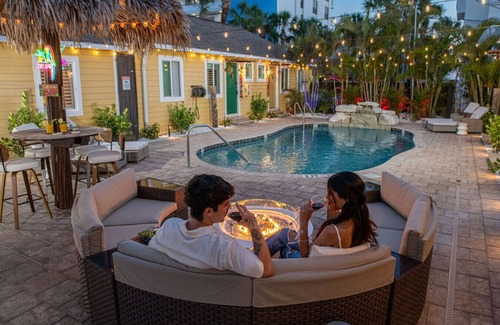 Madeira Beach Apartment | Sleeps 24! Steps to the Beach! Outdoor Pool Entire Resort