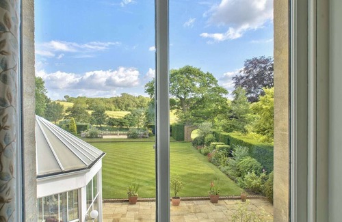 Bedford House | Sleeps 30 - Grand Country House, Indoor Pool & Spa