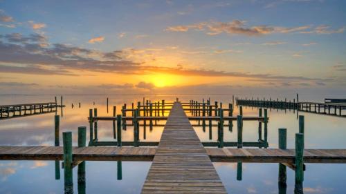 Flour Bluff House | Sleeps 31 2 Homes w Boat Dock Waterfront Pool Laguna Village Getaway