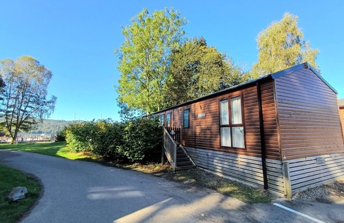 Windermere Cabin | Sleeps 4 plus a tiny tot. Fabulous lake views with spacious outside terrace and hot tub