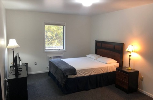 Manton Cabin | Sleeps 40- 12 Bedroom/12 Bath Lodge on 80 acres with 26' x 52' Great Room