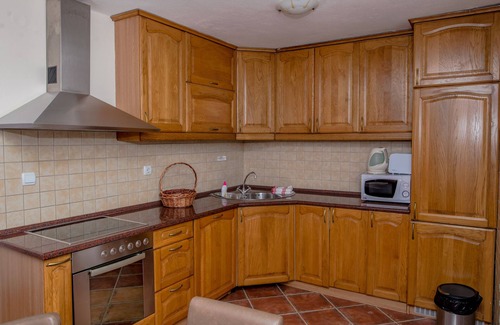 Mrcevac House | Sleeps 8/9 people. 2 apartments. Pool. Sea and mountain viewsi
