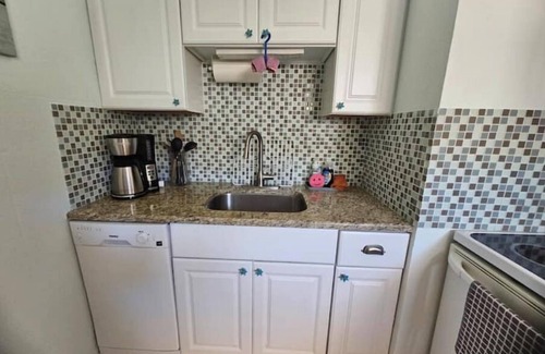 Cape Caneveral Beach Gardens Condo | Slice of Paradise, 1 bedroom, walk to the beach!
