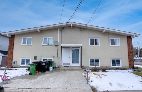 Southeast Edmonton Apartment | Slip Away to the Galaxy ♥ 10min to DT & UoA ♥ Baby Friendly ♥ Free Parking