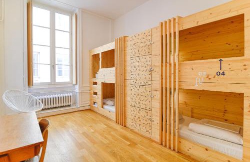 Griffon - Royale Hostel | SLO Hostel Lyon les Pentes