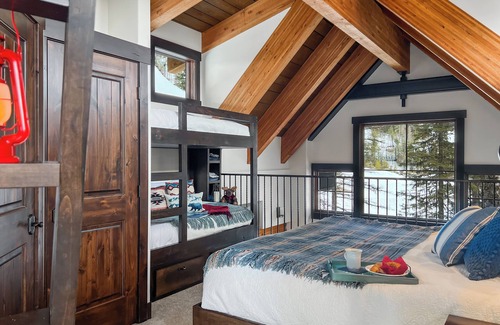 Whitefish Ski Chalet | SLOPESIDE with PRIVATE Hot Tub- just 50' from the slope! Sleeps 10- 4 Bath, Luxury Ski-in/Ski-out...