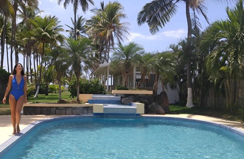 Barranca House | Sloth Room at Jane's Beach Resort