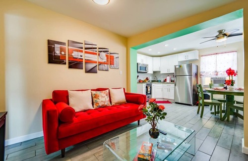 Lake Ridge Apartment | Small 2BR/Fully Equipped Kitchen/Parking