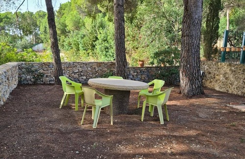 Valls Apartment | Small and comfortable independent house. Spacious private garden.3 km Valls