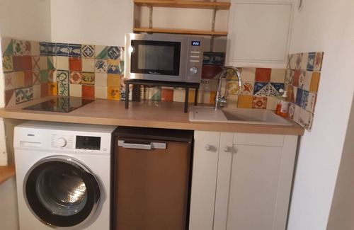 Viviers Apartment | Small apartment overlooking enclosed garden