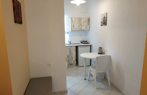 Agia Pelagia Apartment | Small Apartment For 3 Pers 70meters From The Beach