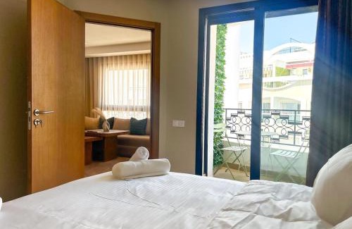 Gauthier Apartment | Small Cozy Nest in Quiet Area - Central with Balcony